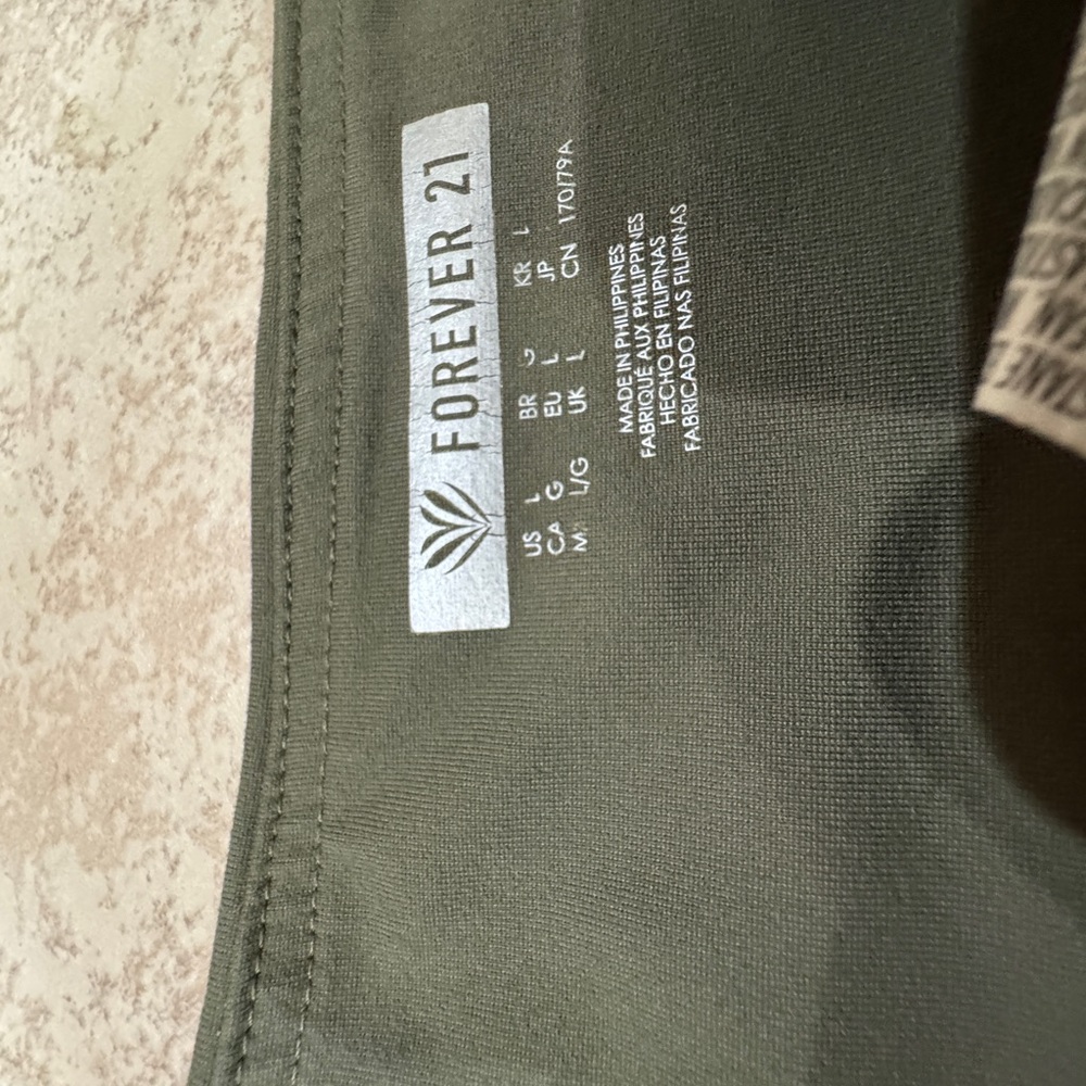 FOREVER 21 NEW Olive Green Stretch Leggings Sz L Large 27” inseam NEW - Picture 3 of 5